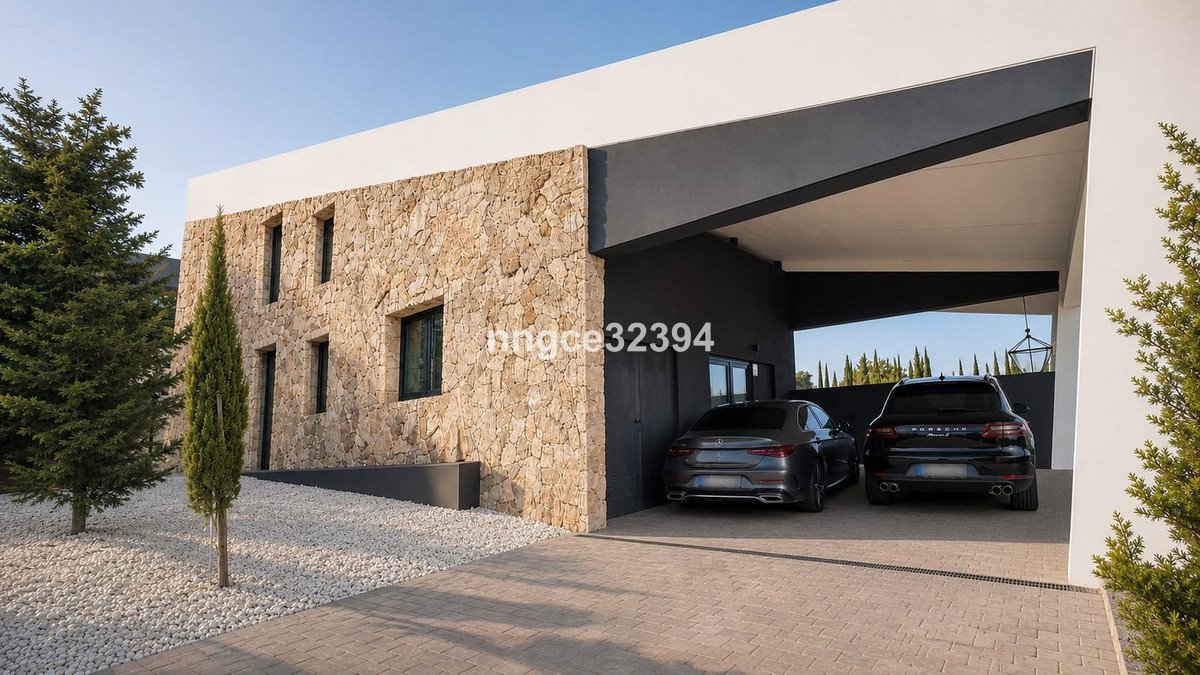 5 Bed Detached Villa in New Golden Mile