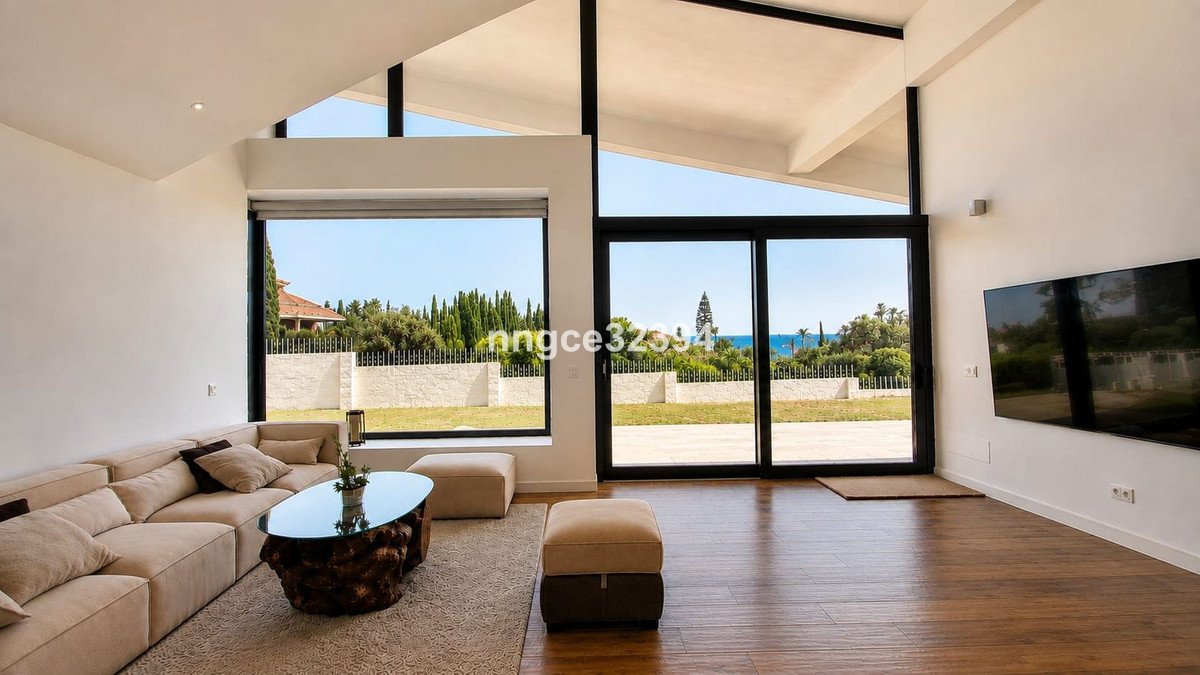 5 Bed Detached Villa in New Golden Mile