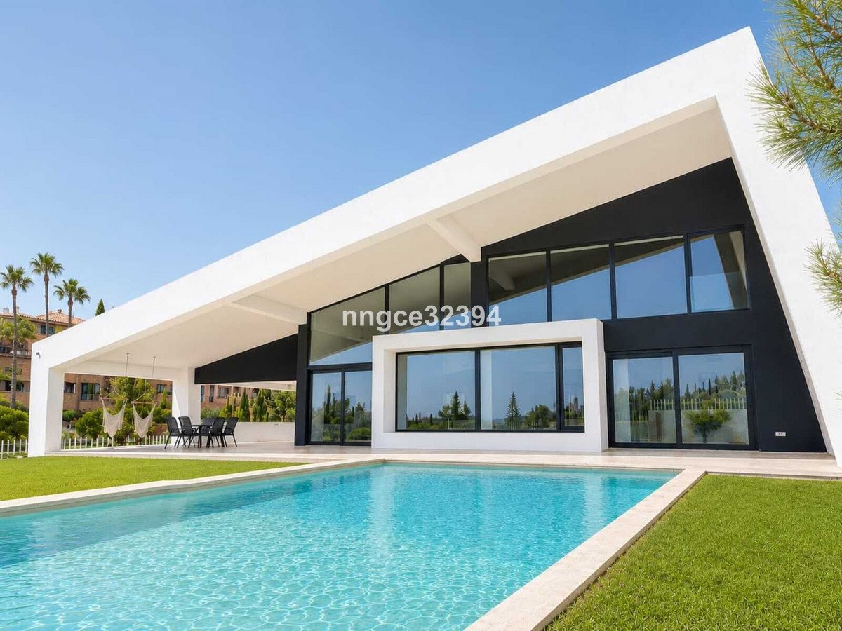 5 Bed Detached Villa in New Golden Mile