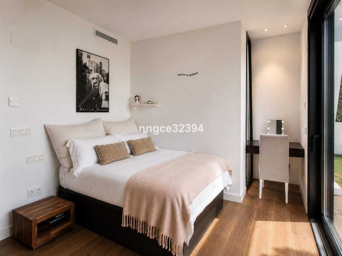 5 Bed Detached Villa in New Golden Mile