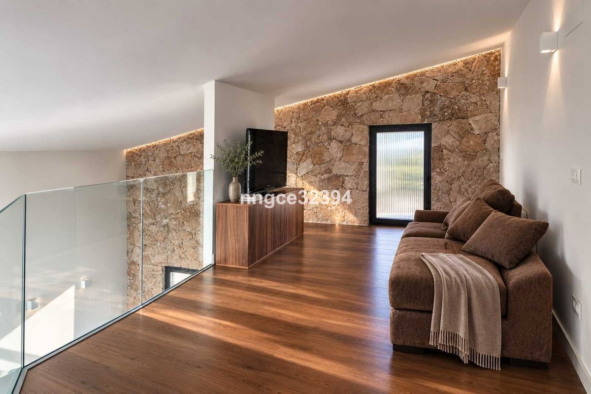 5 Bed Detached Villa in New Golden Mile