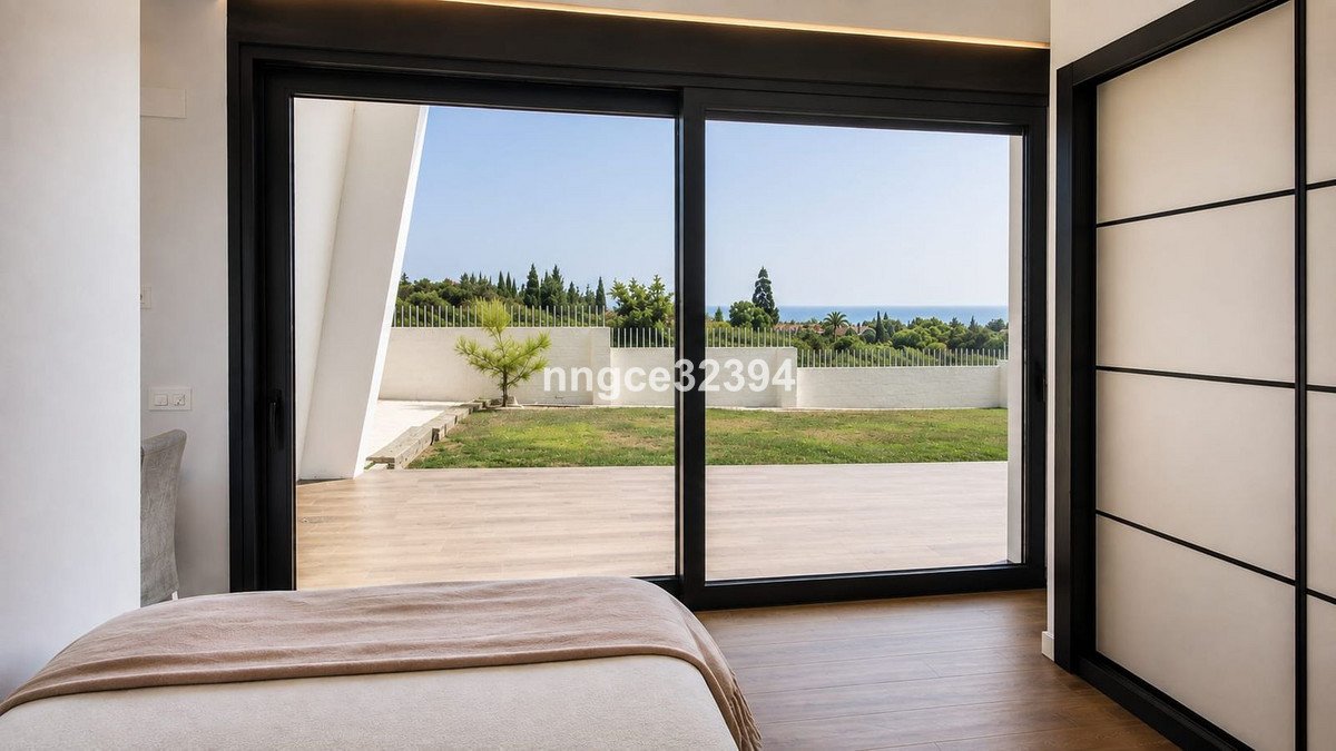 5 Bed Detached Villa in New Golden Mile