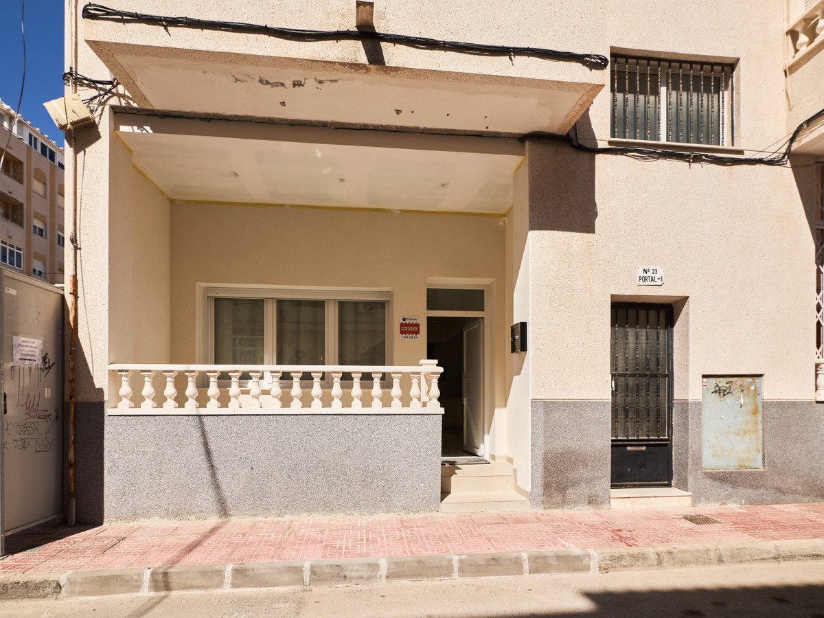 2 Bed Ground Floor Apartment in Torrevieja