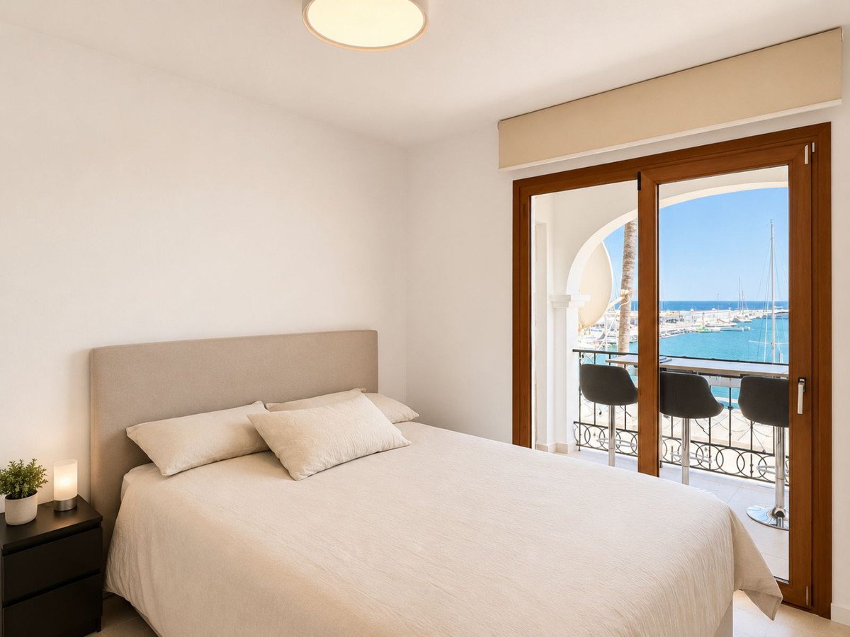 2 Bed Middle Floor Apartment in La Duquesa