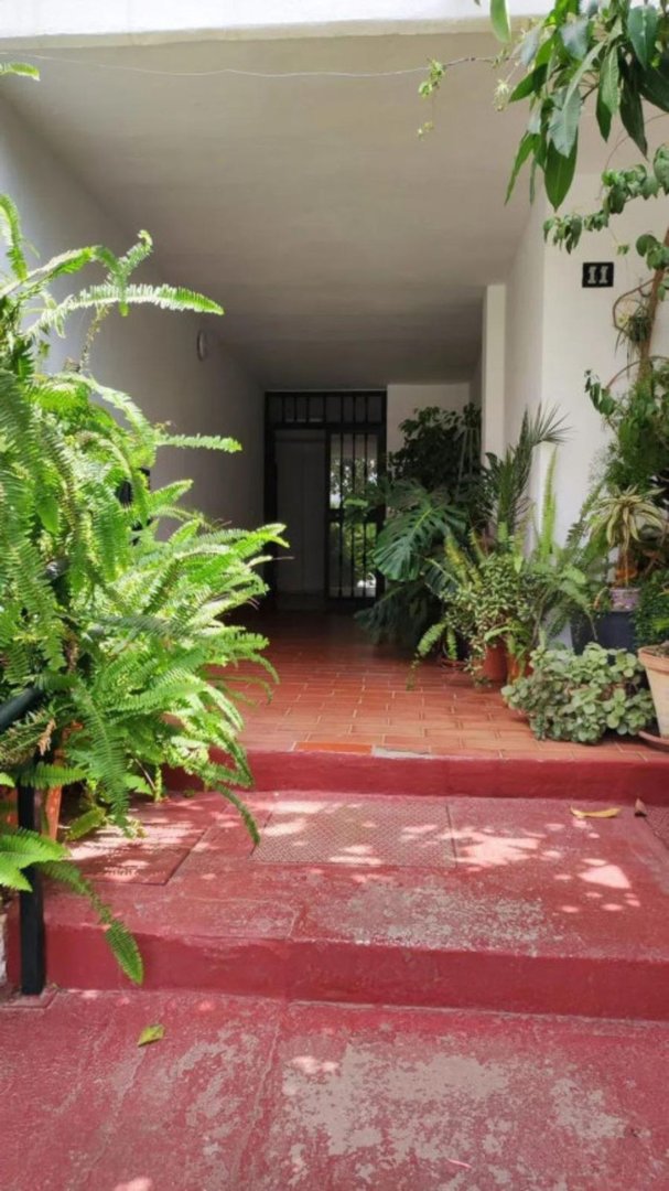 3 Bed Middle Floor Apartment in Elviria