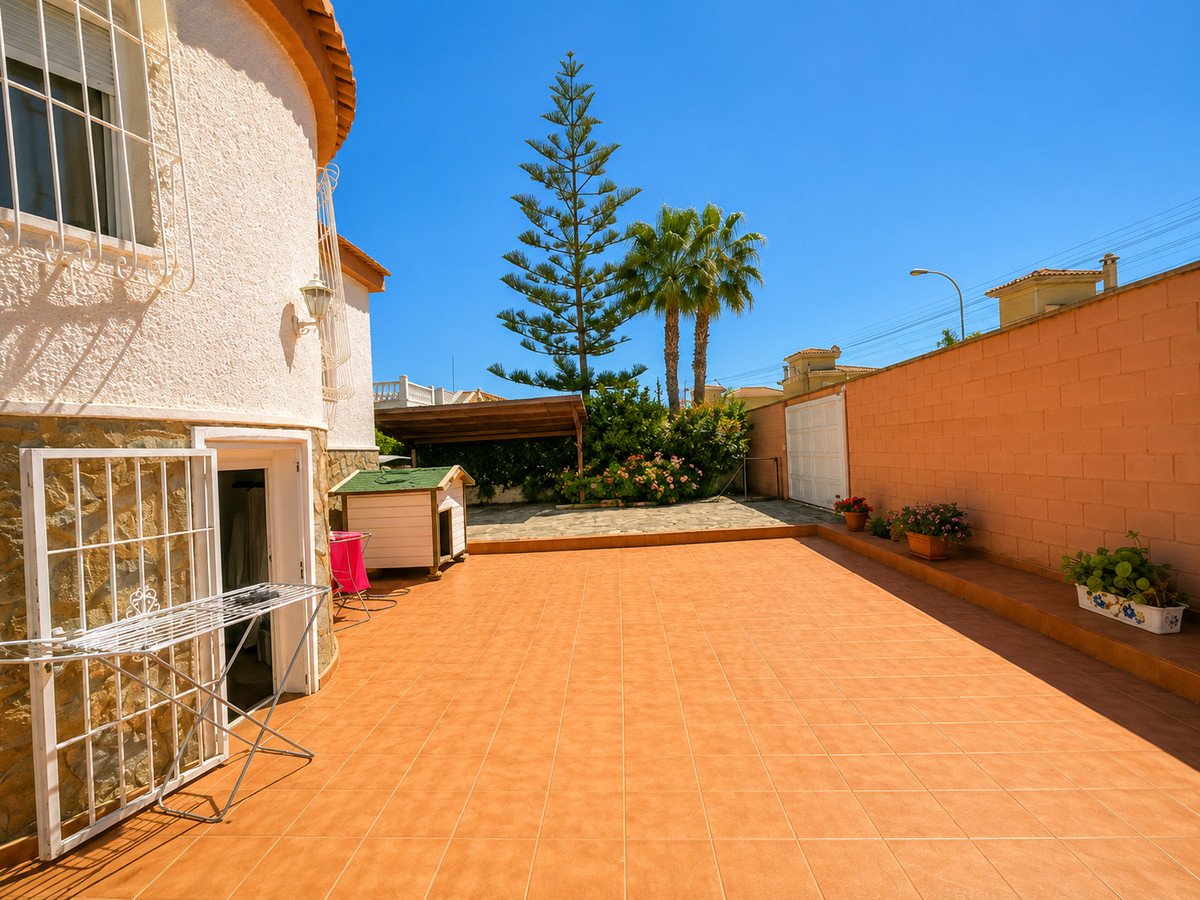 5 Bed Detached Villa in La Siesta