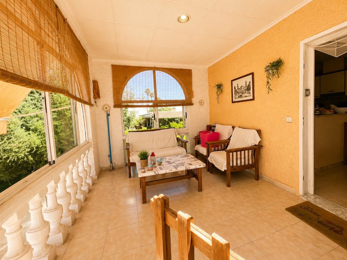 5 Bed Detached Villa in La Siesta