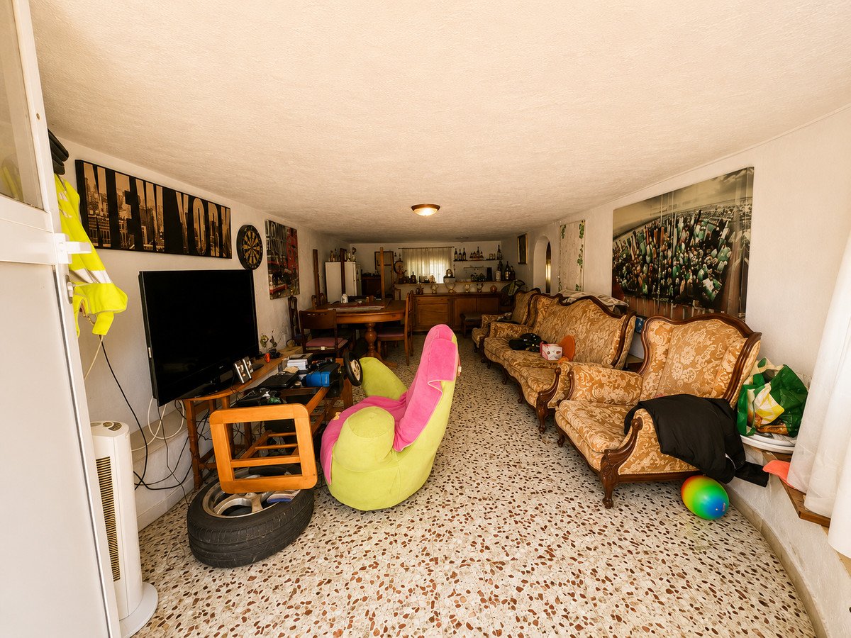 5 Bed Detached Villa in La Siesta