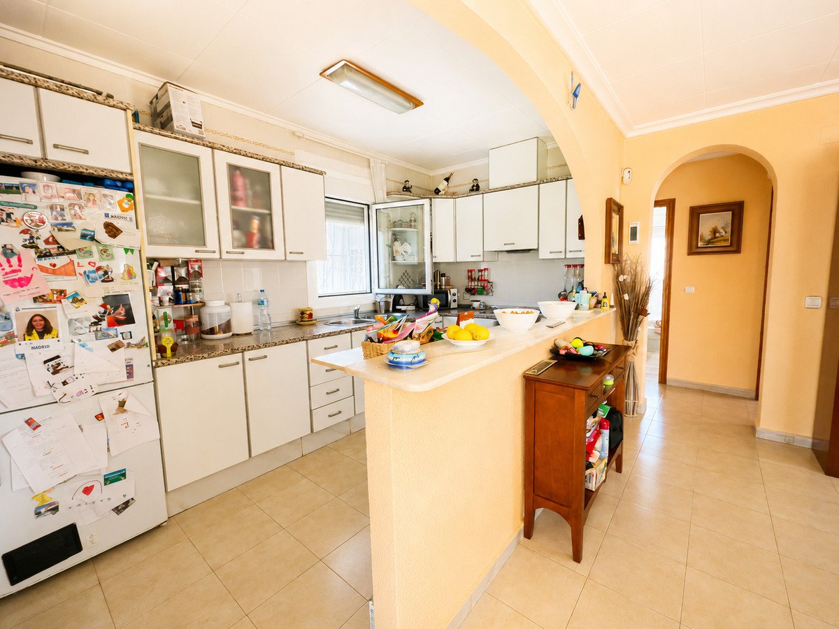 5 Bed Detached Villa in La Siesta