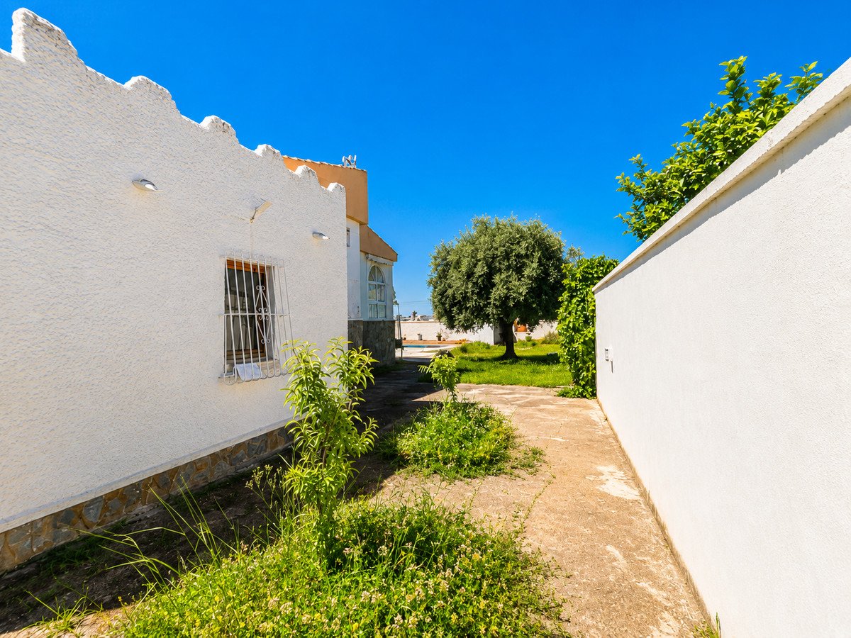 5 Bed Detached Villa in La Siesta