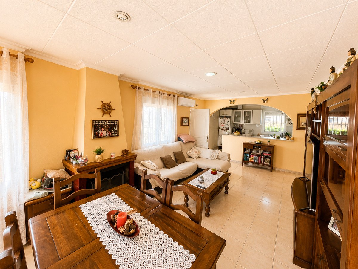 5 Bed Detached Villa in La Siesta