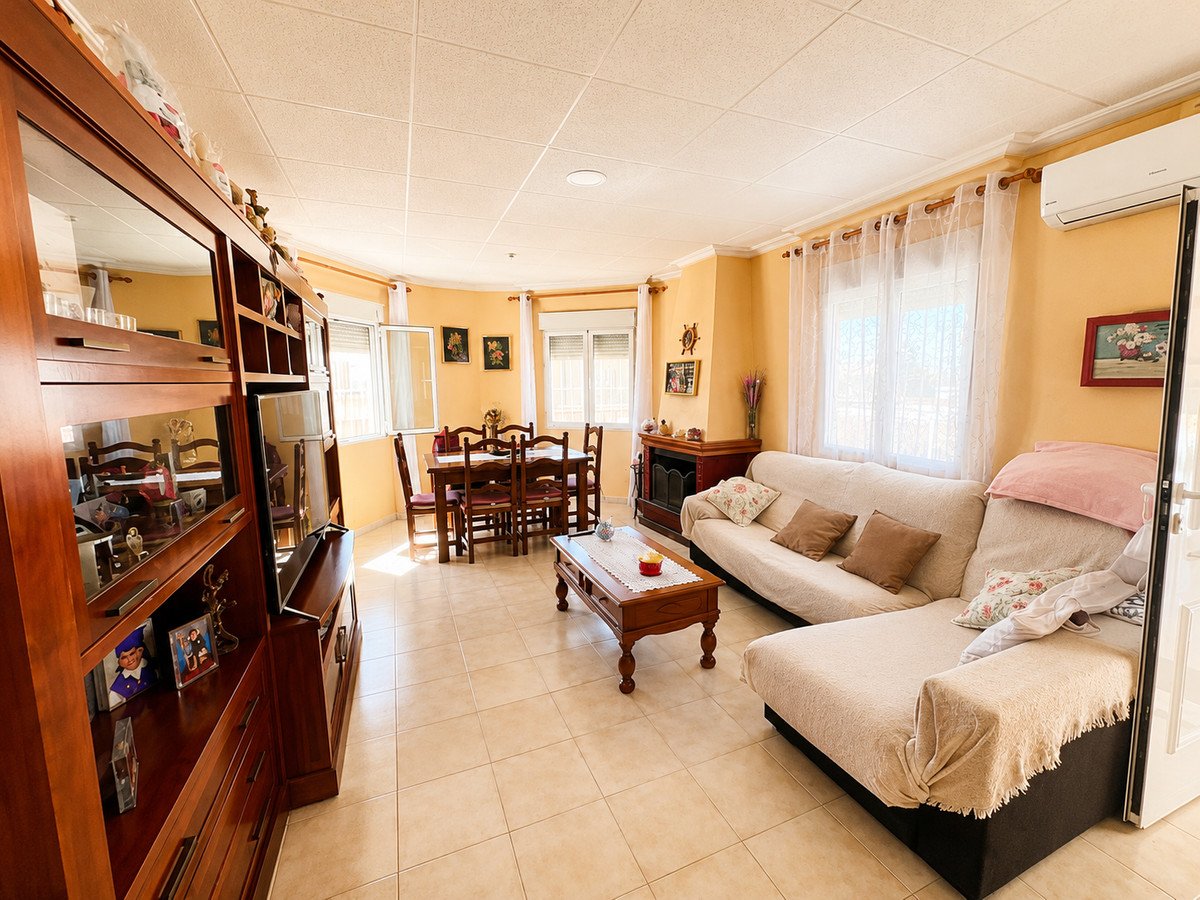 5 Bed Detached Villa in La Siesta