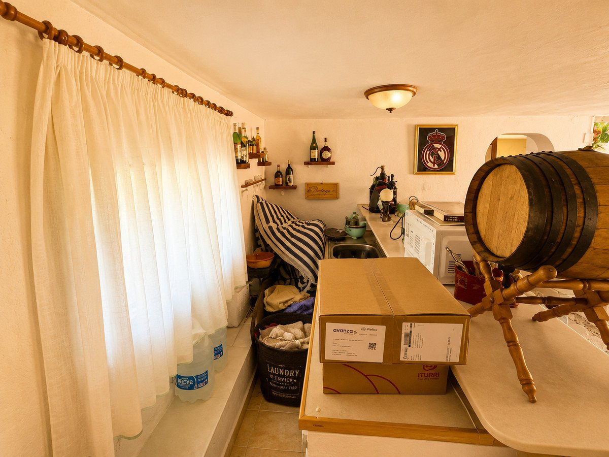 5 Bed Detached Villa in La Siesta
