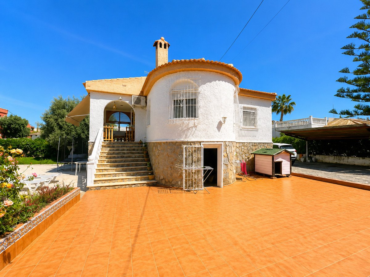 5 Bed Detached Villa in La Siesta