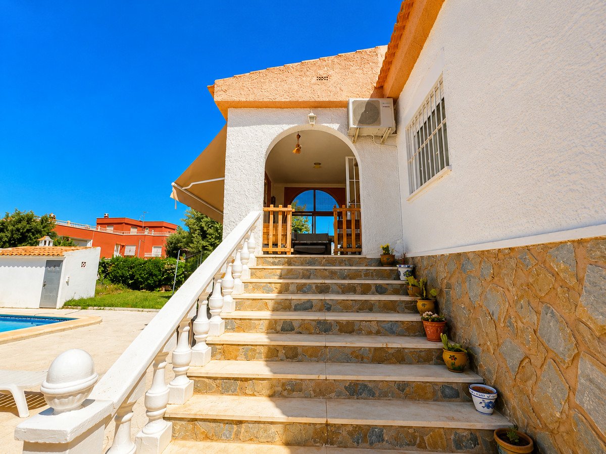 5 Bed Detached Villa in La Siesta