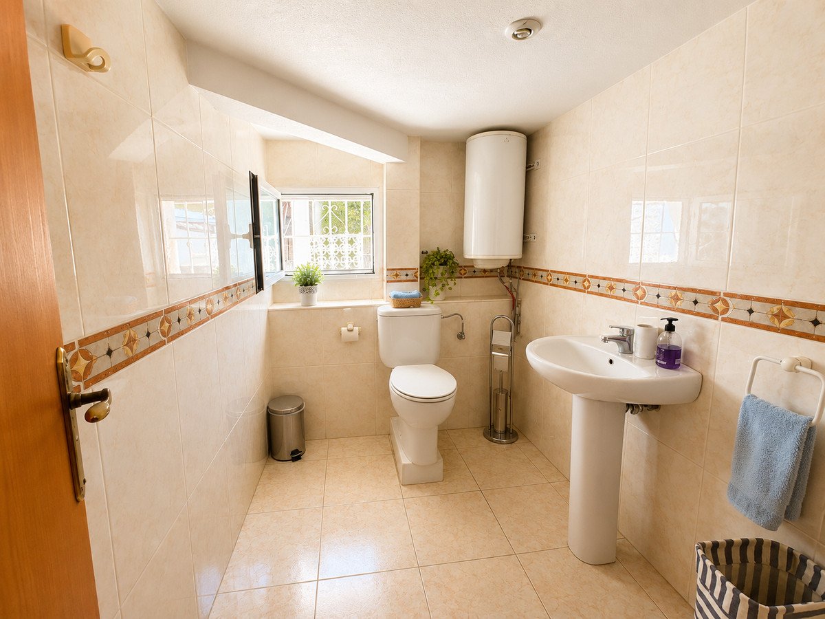 5 Bed Detached Villa in La Siesta