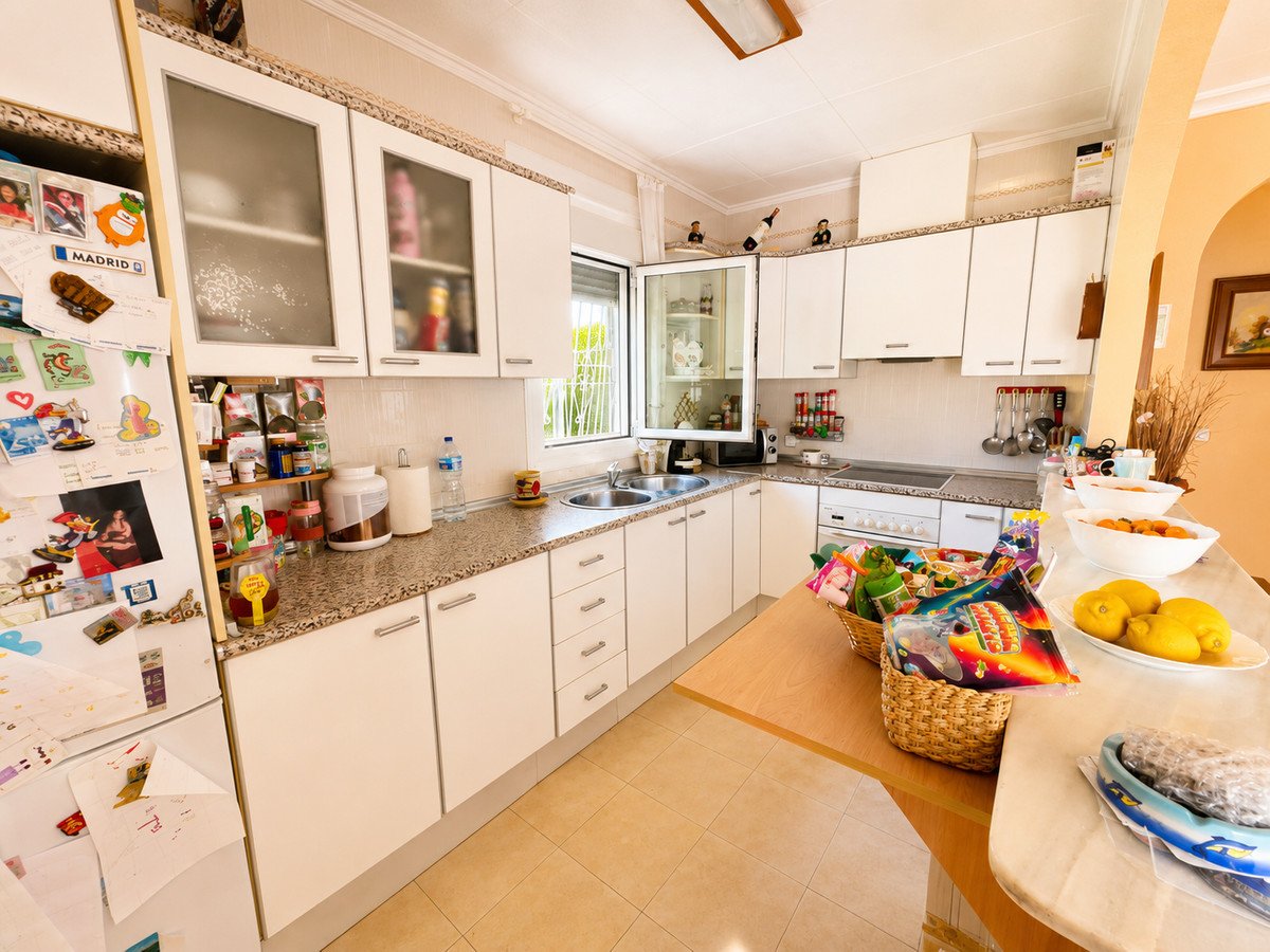 5 Bed Detached Villa in La Siesta