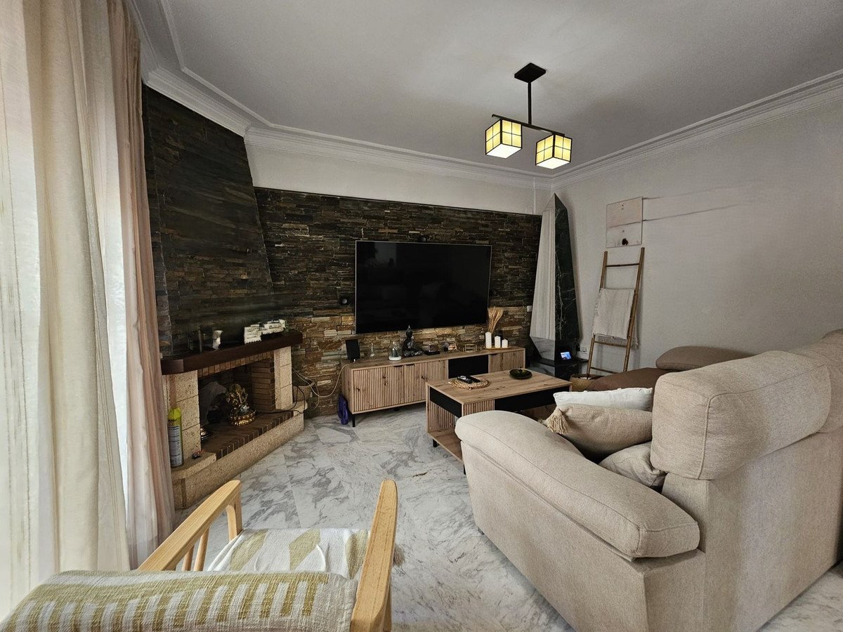 5 Bed Detached Villa in Los Pacos