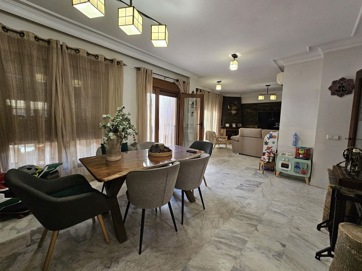 5 Bed Detached Villa in Los Pacos
