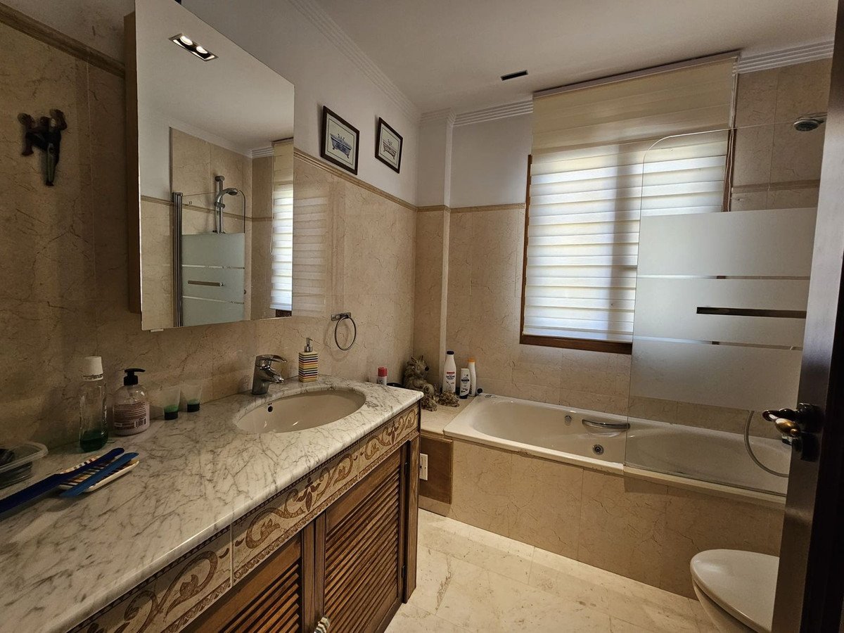 5 Bed Detached Villa in Los Pacos