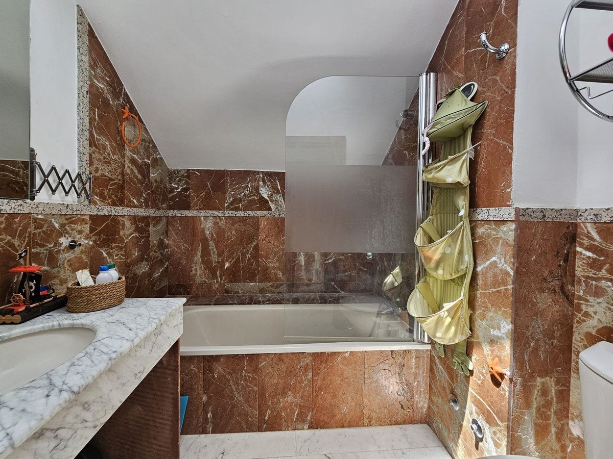 5 Bed Detached Villa in Los Pacos