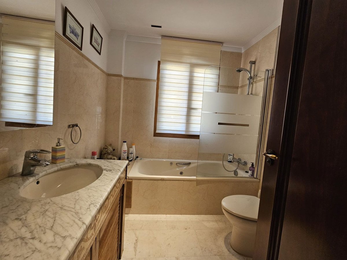 5 Bed Detached Villa in Los Pacos
