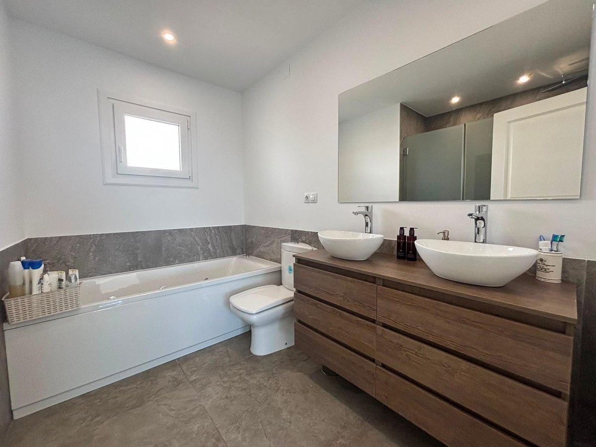 4 Bed Townhouse in Santa Clara