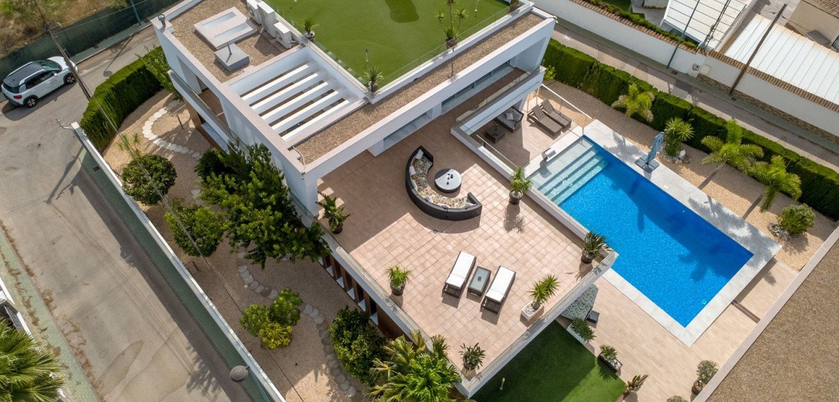 4 Bed Detached Villa in Pinar de Campoverde
