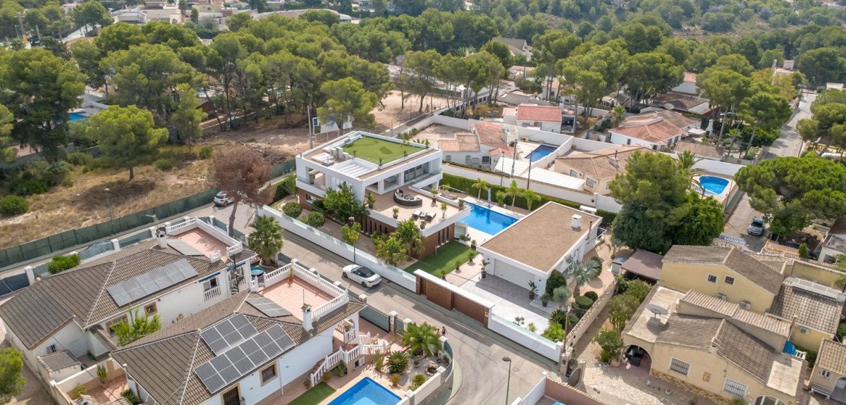 4 Bed Detached Villa in Pinar de Campoverde