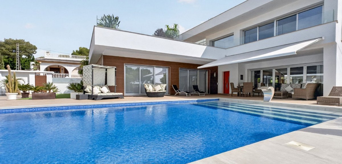 4 Bed Detached Villa in Pinar de Campoverde