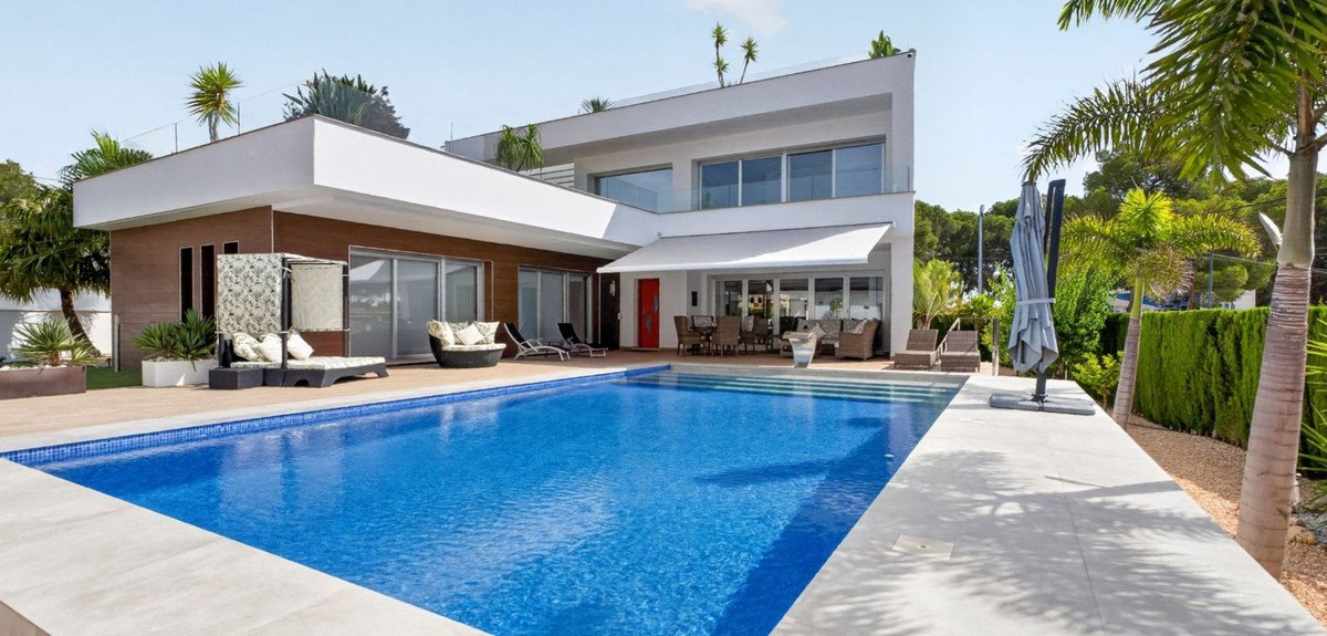 4 Bed Detached Villa in Pinar de Campoverde
