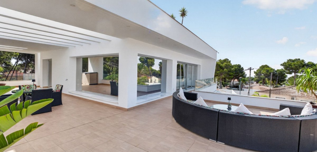 4 Bed Detached Villa in Pinar de Campoverde