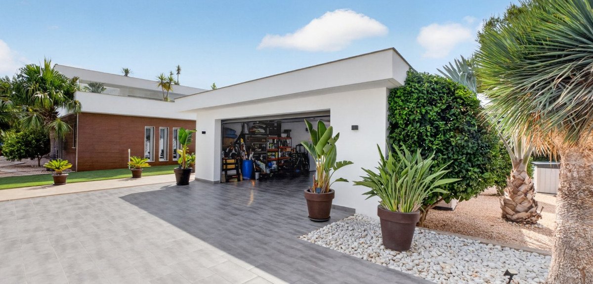 4 Bed Detached Villa in Pinar de Campoverde