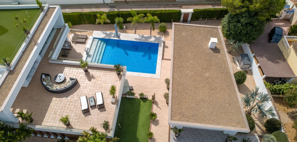 4 Bed Detached Villa in Pinar de Campoverde