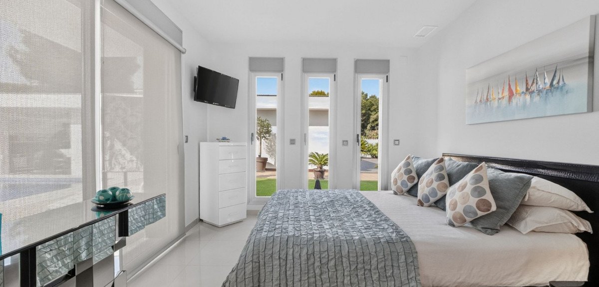 4 Bed Detached Villa in Pinar de Campoverde