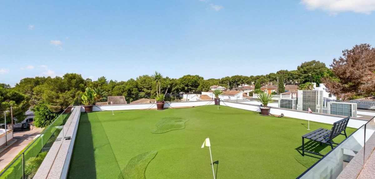 4 Bed Detached Villa in Pinar de Campoverde