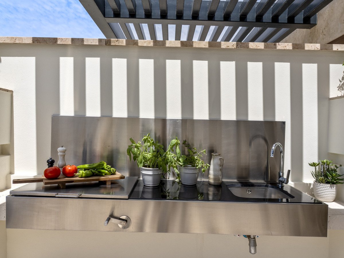 2 Bed Middle Floor Apartment in Estepona