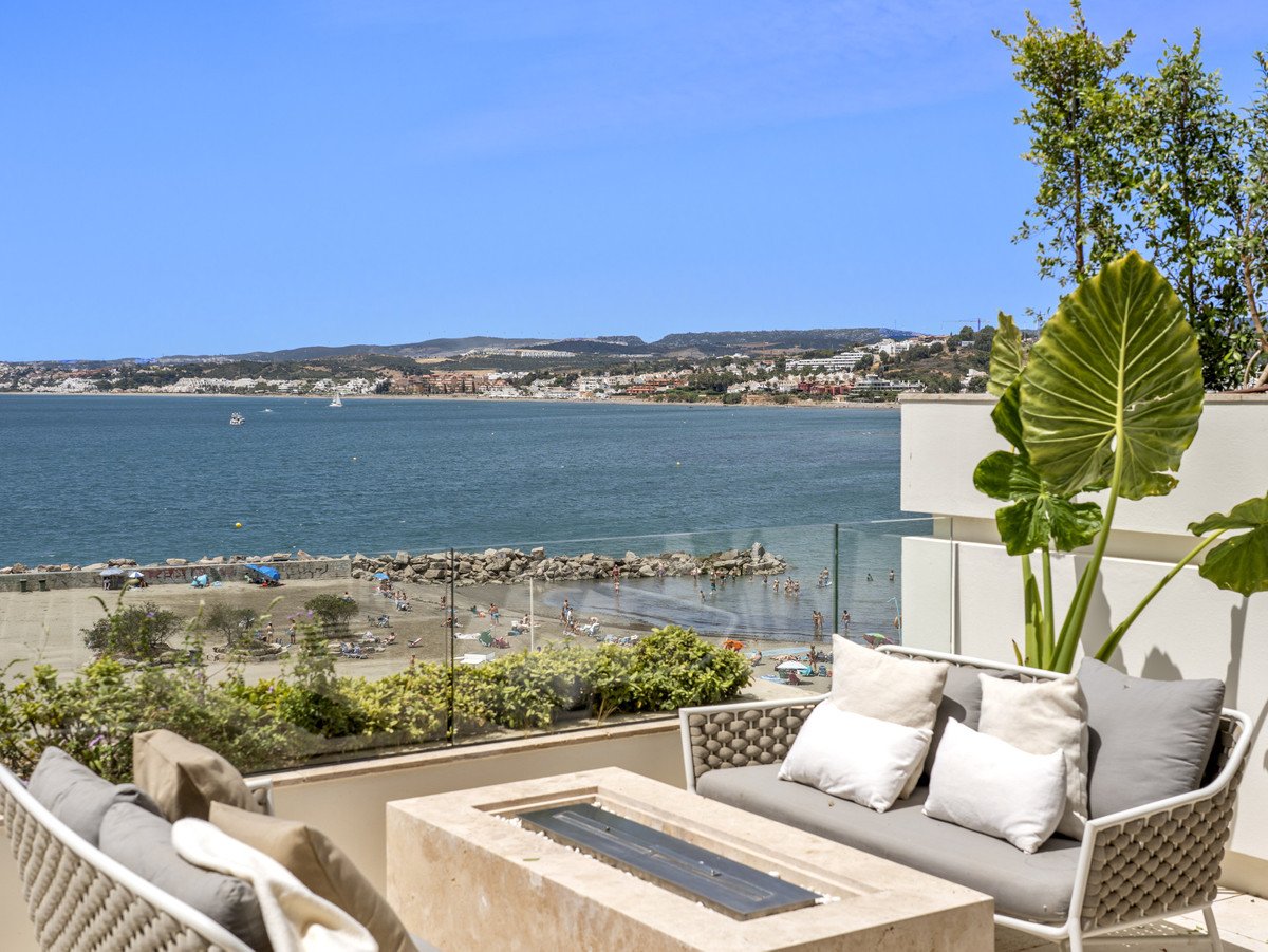 2 Bed Middle Floor Apartment in Estepona