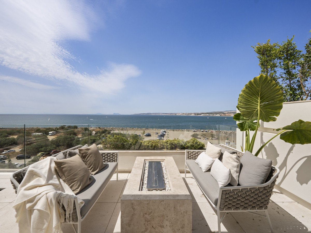 2 Bed Middle Floor Apartment in Estepona