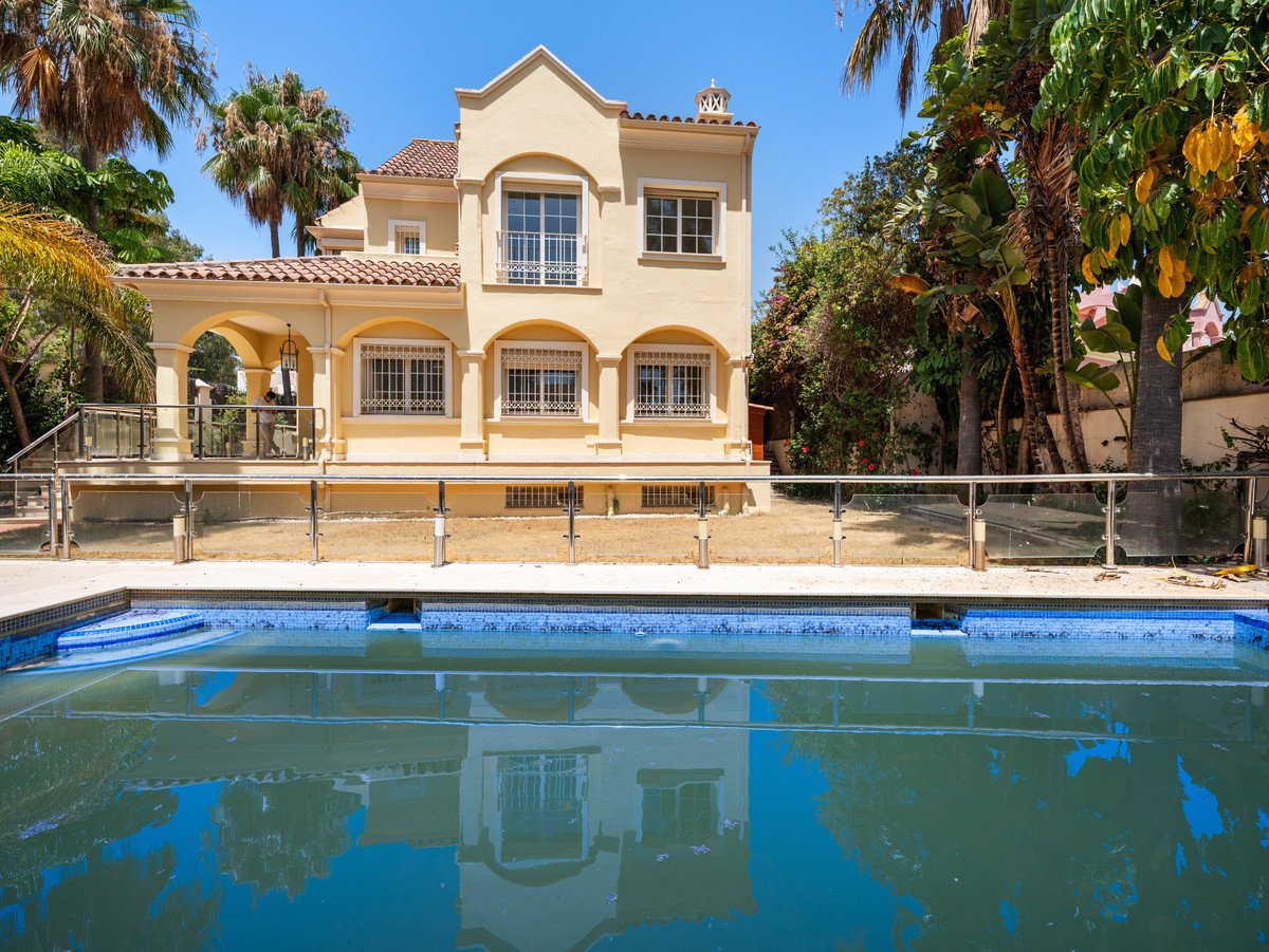 5 Bed Detached Villa in Cortijo Blanco