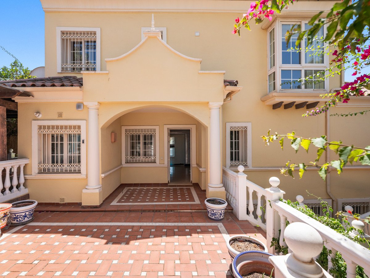 5 Bed Detached Villa in Cortijo Blanco