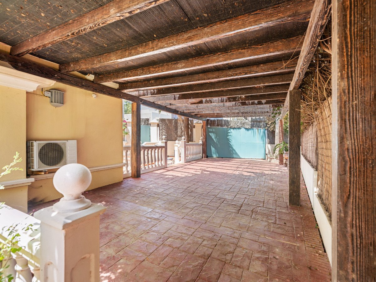 5 Bed Detached Villa in Cortijo Blanco
