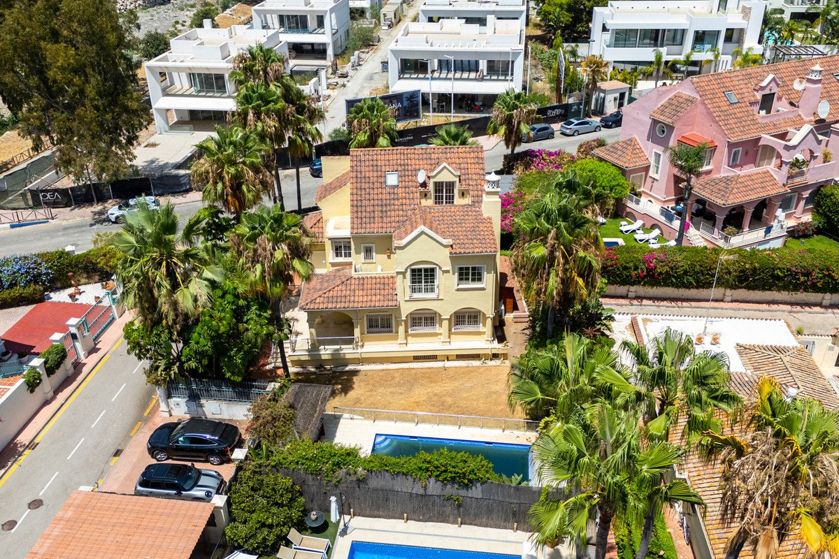 5 Bed Detached Villa in Cortijo Blanco
