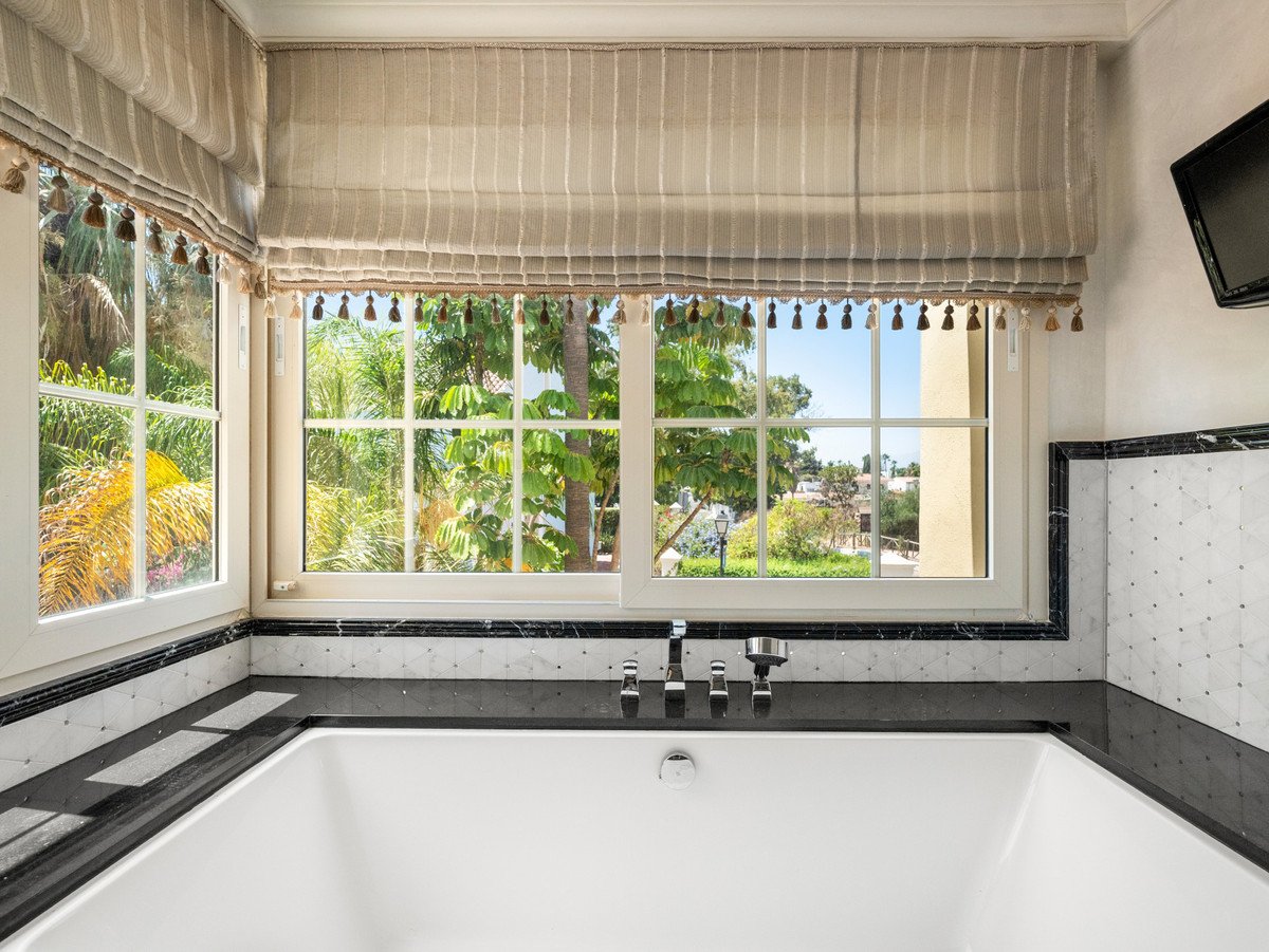 5 Bed Detached Villa in Cortijo Blanco