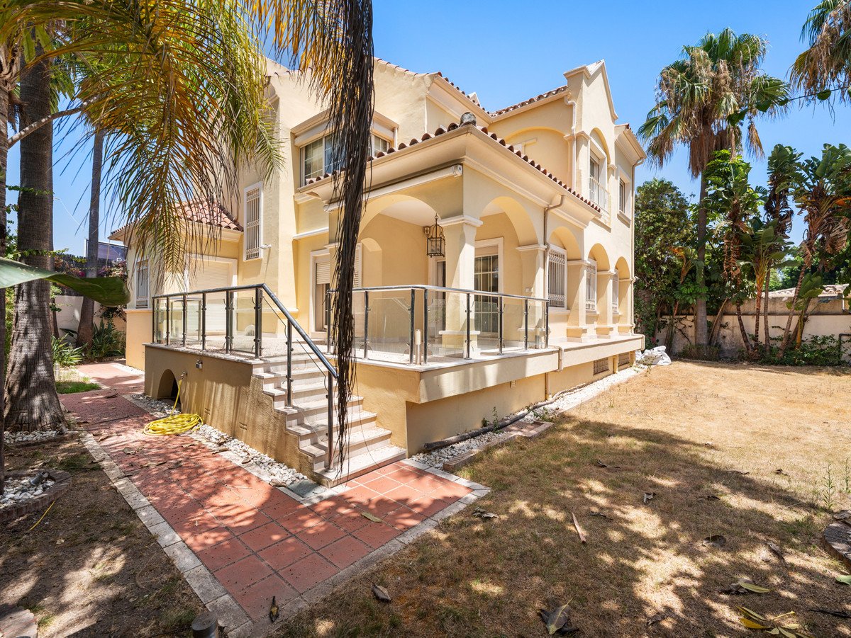 5 Bed Detached Villa in Cortijo Blanco
