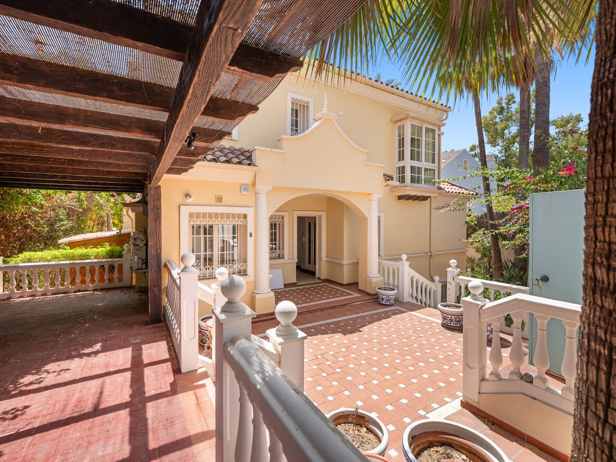 5 Bed Detached Villa in Cortijo Blanco