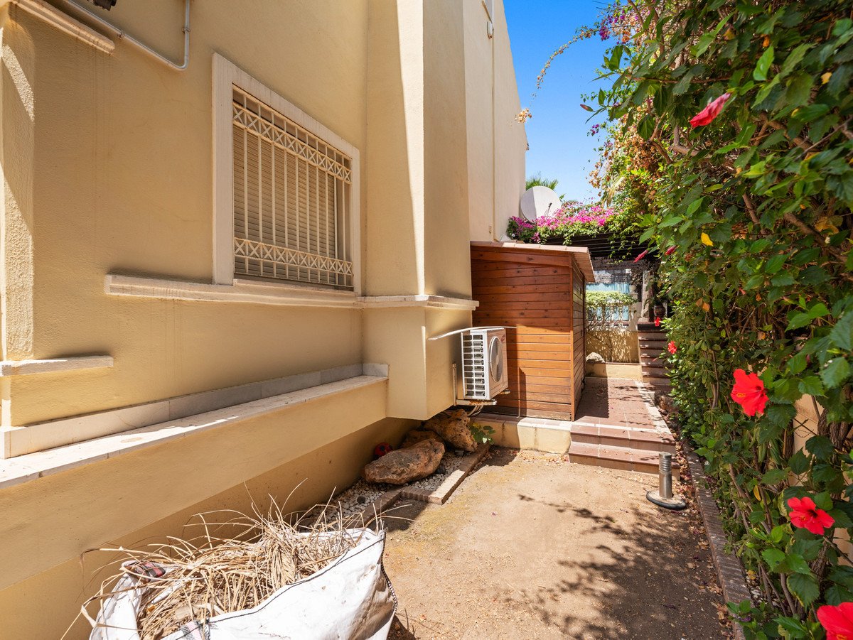 5 Bed Detached Villa in Cortijo Blanco