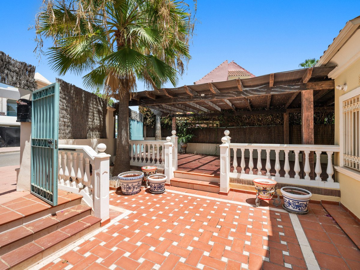 5 Bed Detached Villa in Cortijo Blanco