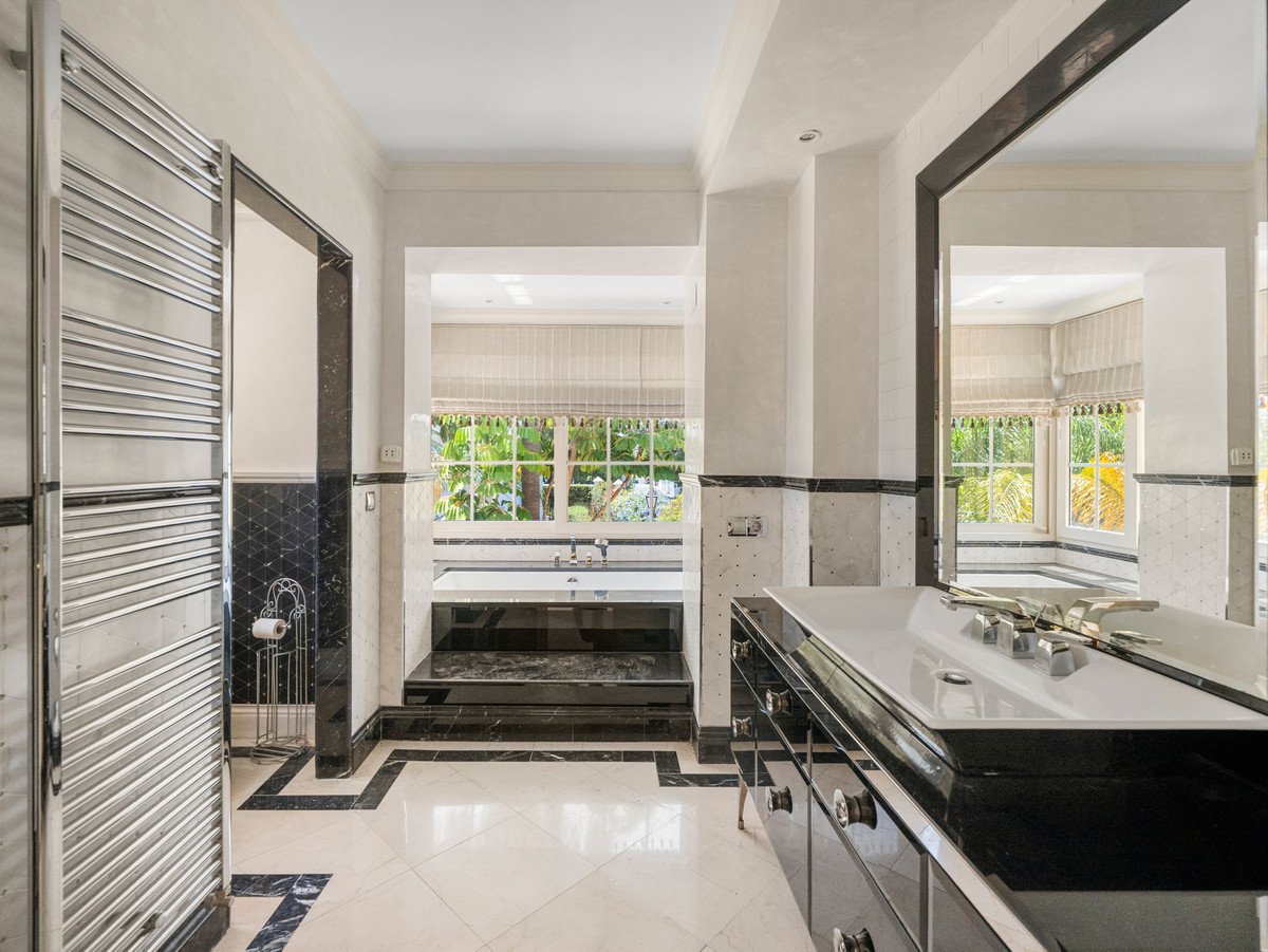 5 Bed Detached Villa in Cortijo Blanco