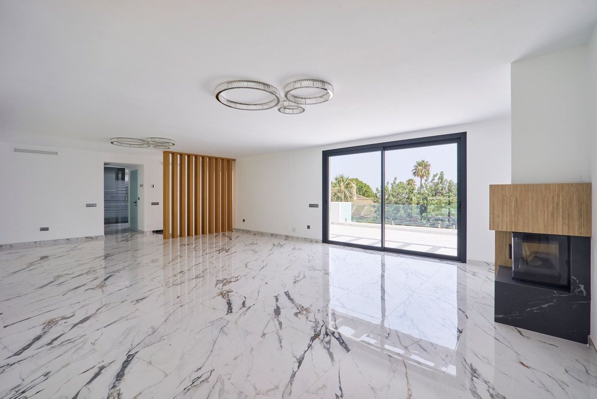 5 Bed Detached Villa in Sierra Blanca